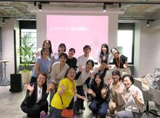 こども家庭庁職員、研修受講したNPO法人SmileyDreamさんと集合写真